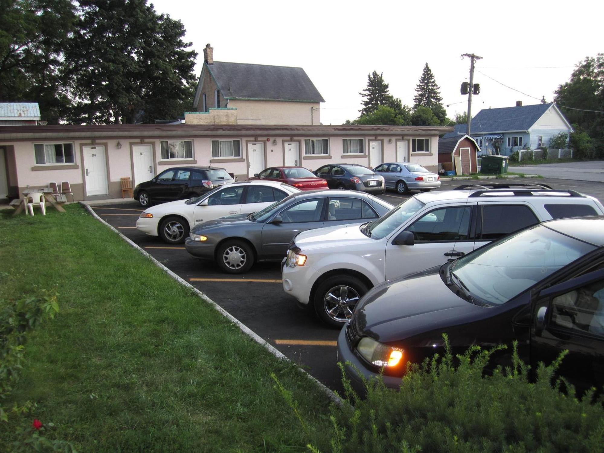 Canadiana Motel Hanover Luaran gambar
